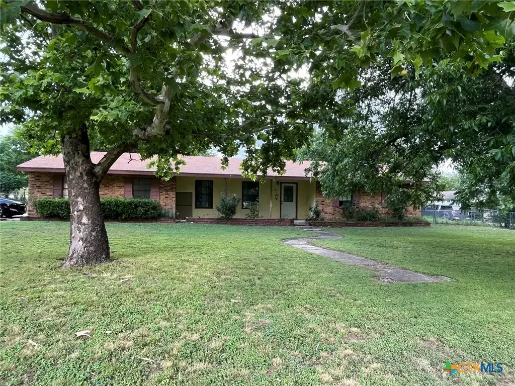501 S 6th Street, Lometa