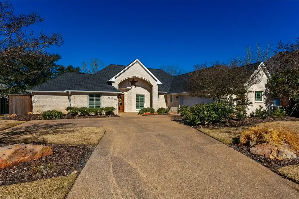 9223 Brookwater Circle, College Station