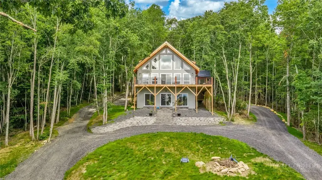 925 Red Sleigh Way, Fleetwood