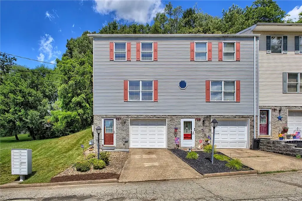 727 Dithridge Street , Jeannette