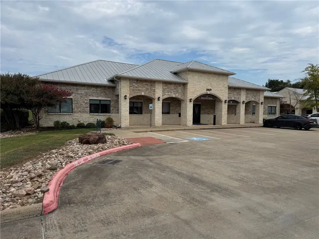 2421 Earl Rudder S, College Station
