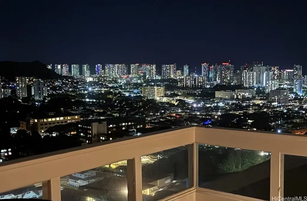 1122 Kaumailuna Place, Honolulu