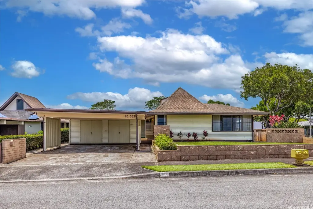 95-563 Kanamee Street, Mililani