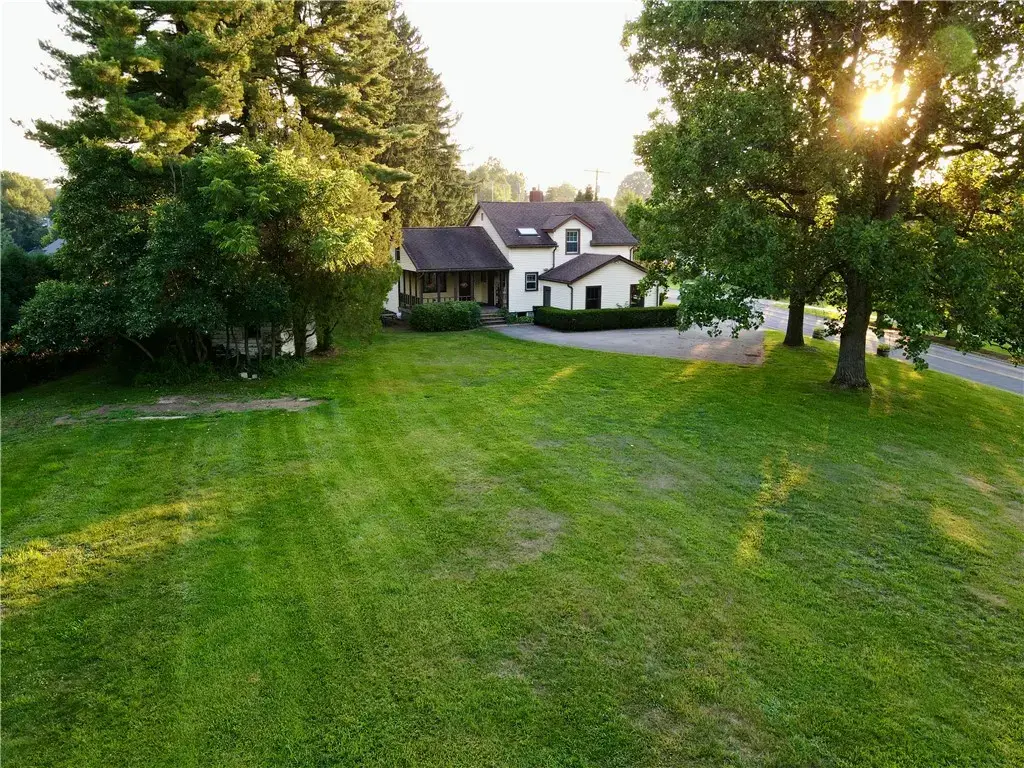 268 Holyoke Road, Center