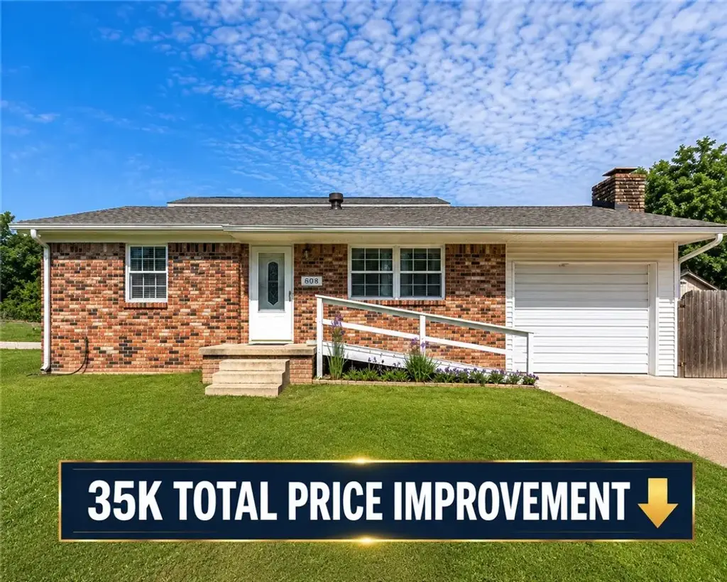 608 N 10th Street, Rogers