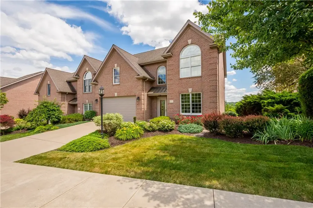 1557 Staunton Drive , Moon/Crescent