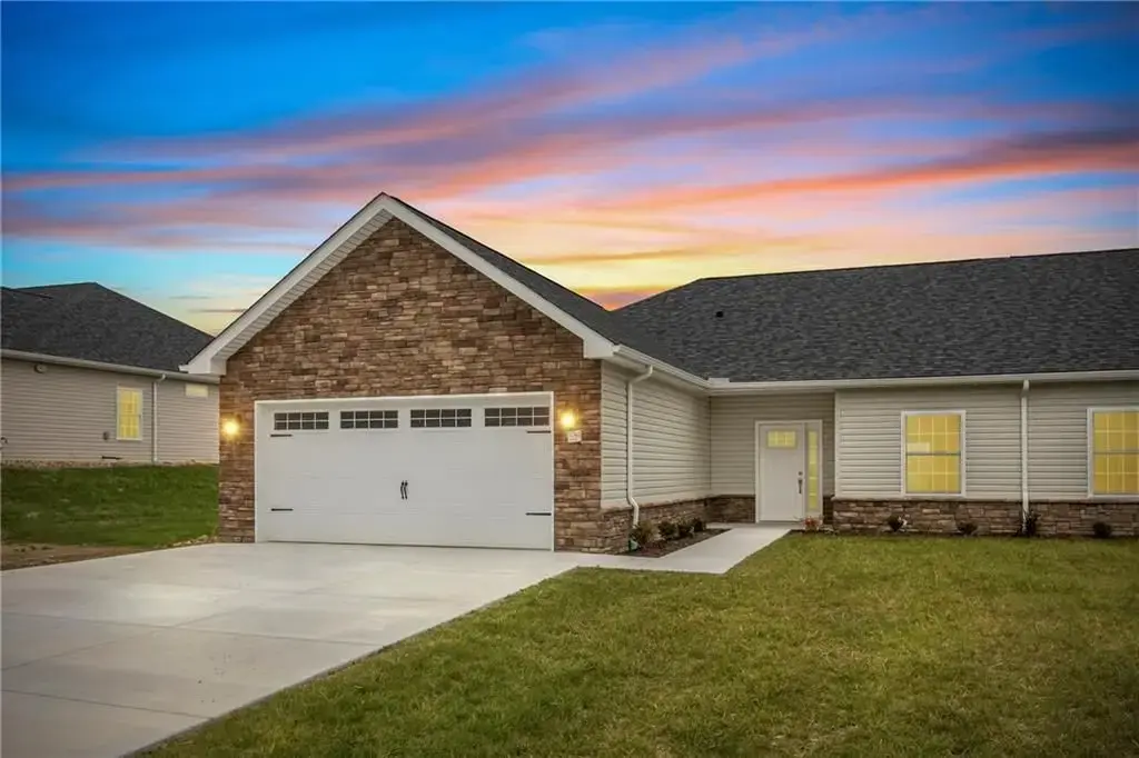 334 Cherokee Drive, Chippewa