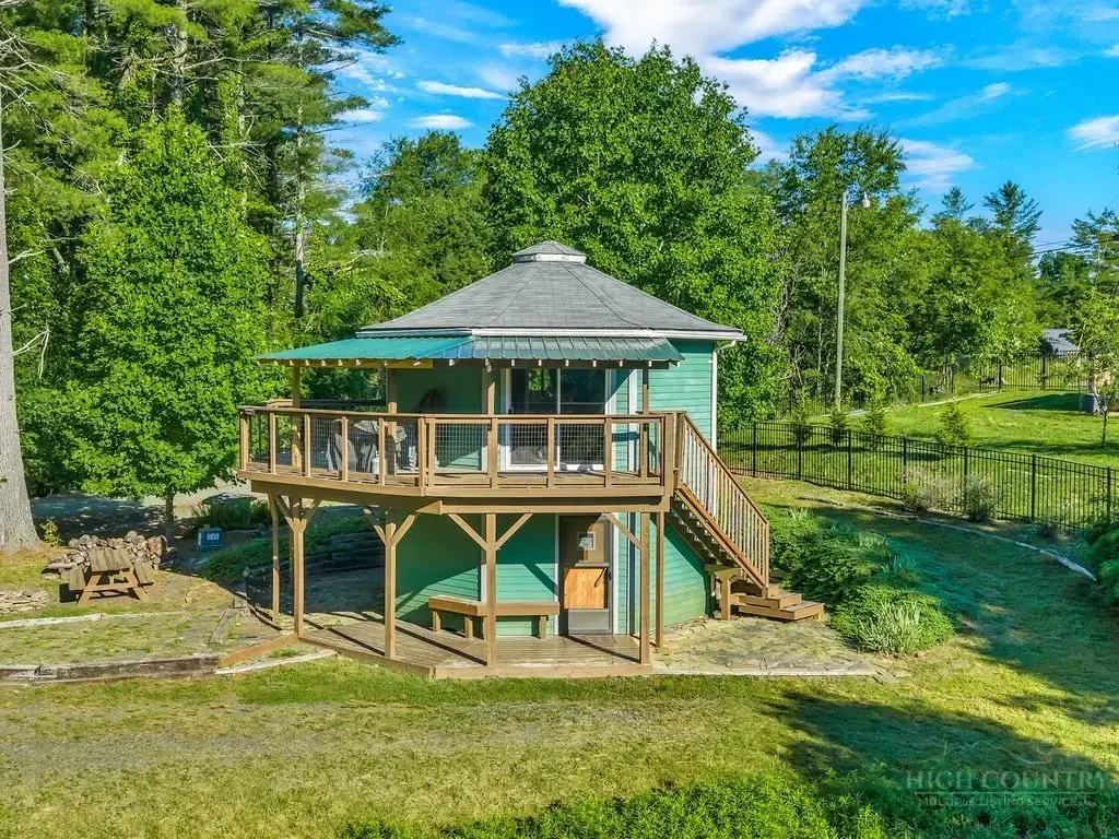 141 N Riverside Drive, West Jefferson