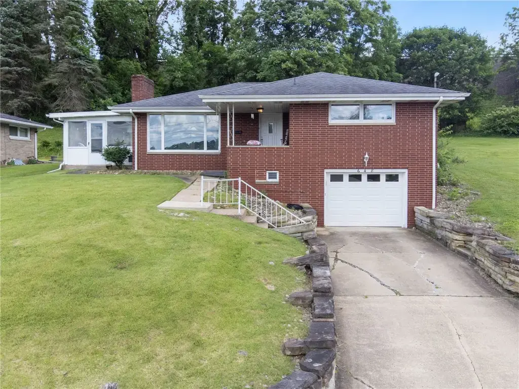 648 Birch Street , Jeannette