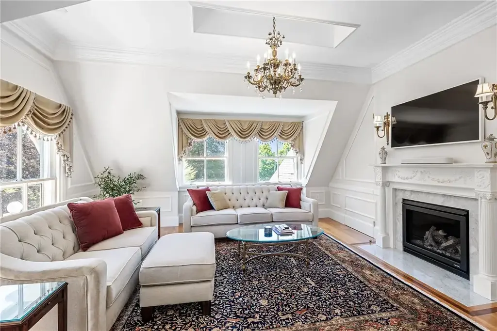 541 Bellevue Ave # 5, Newport