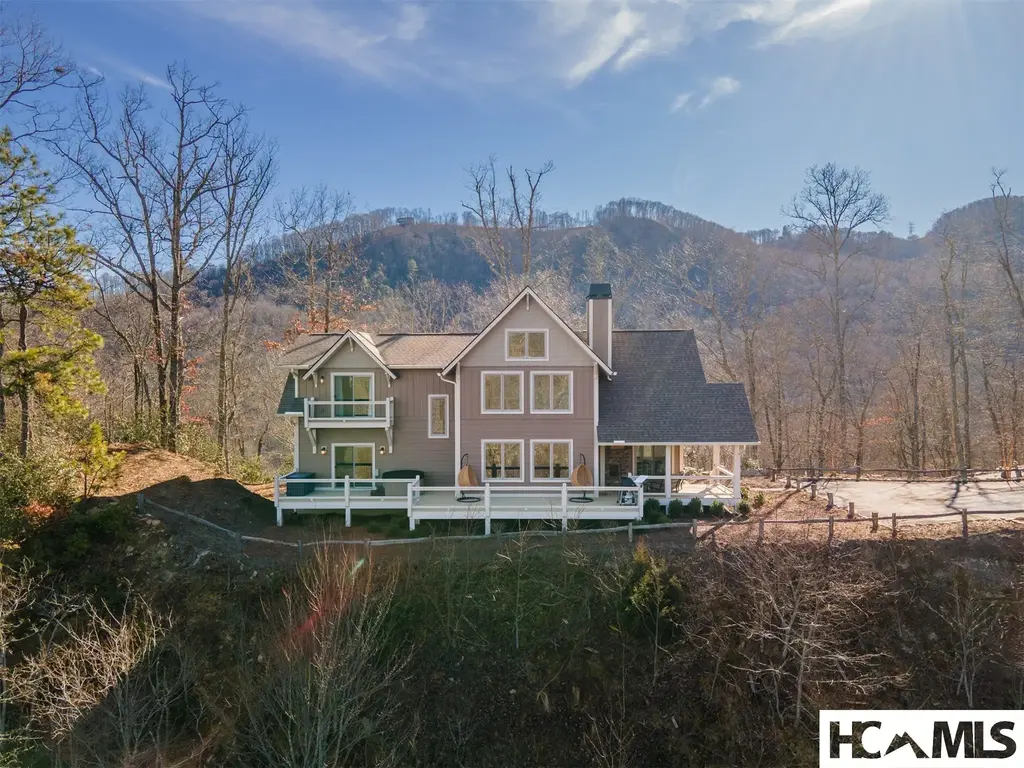 346 Birdymay Drive, Tuckasegee