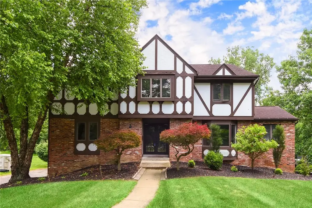 153 Oakwood, Peters