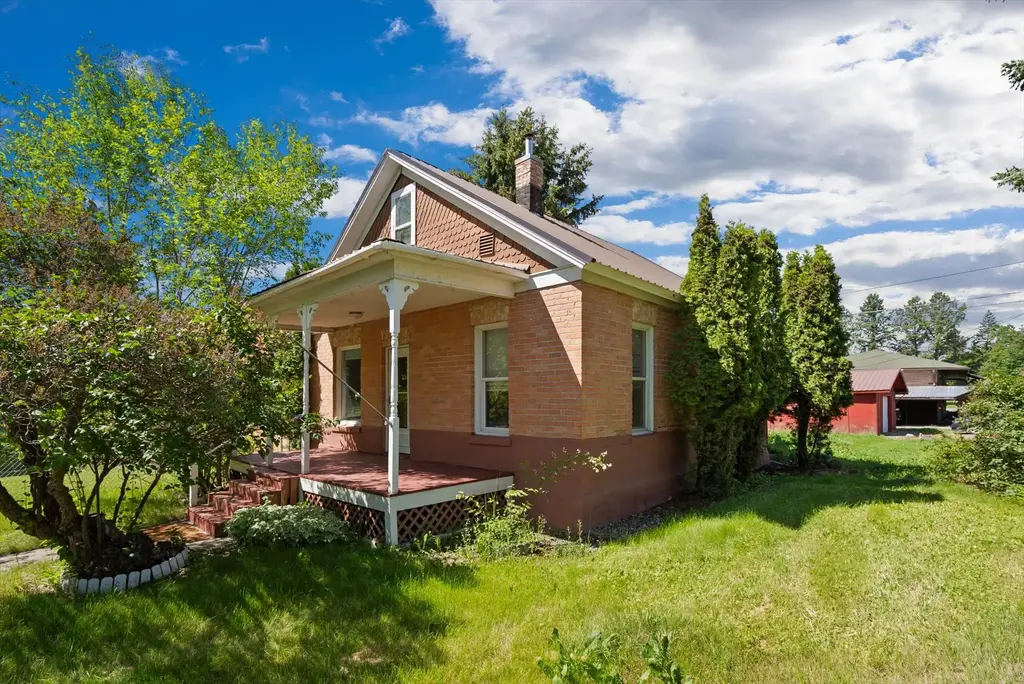 806 7th Avenue W, Kalispell