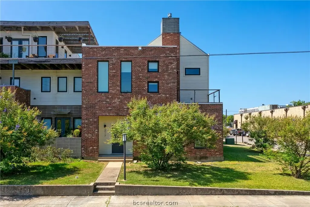 217 N Houston Avenue, Bryan
