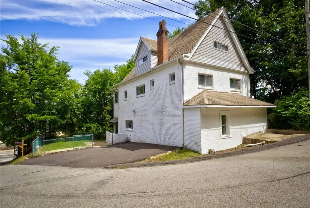 6026 Sawyer, Lawrenceville