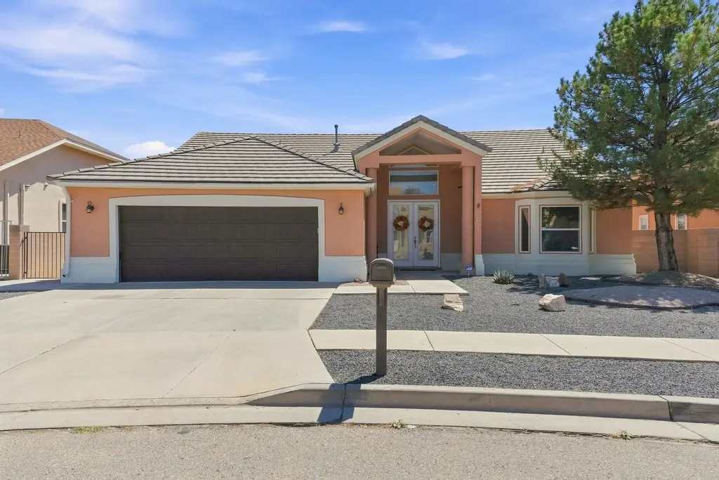 1001 Pinzon Street Nw, Los Lunas