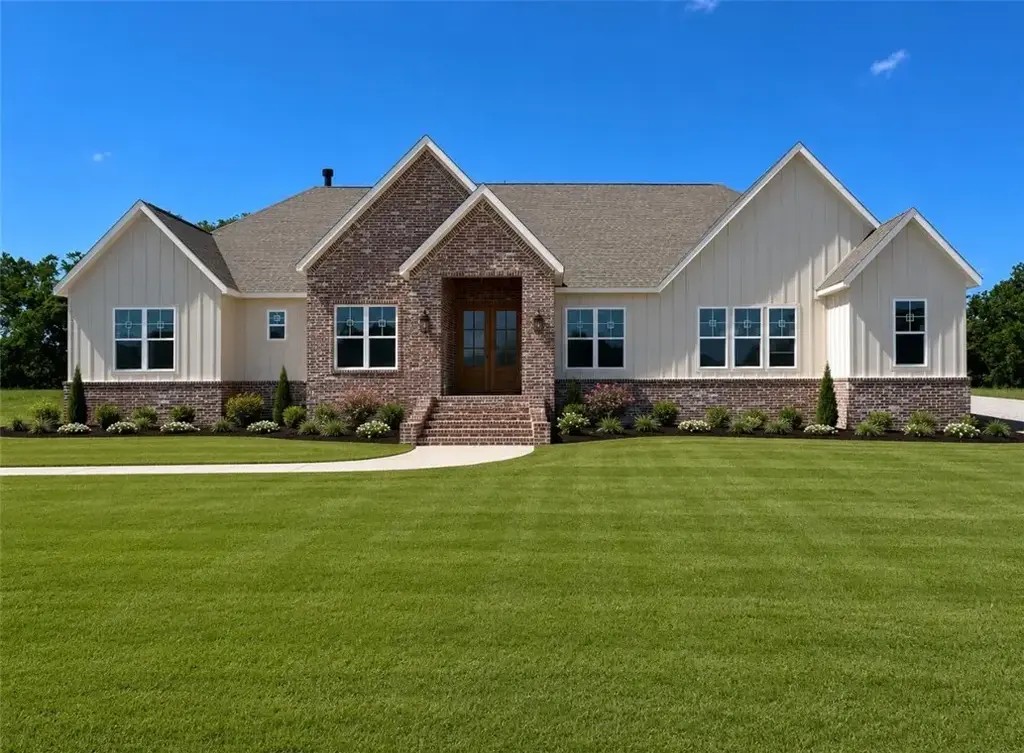 5386 E Three Daughters Landing, Fayetteville