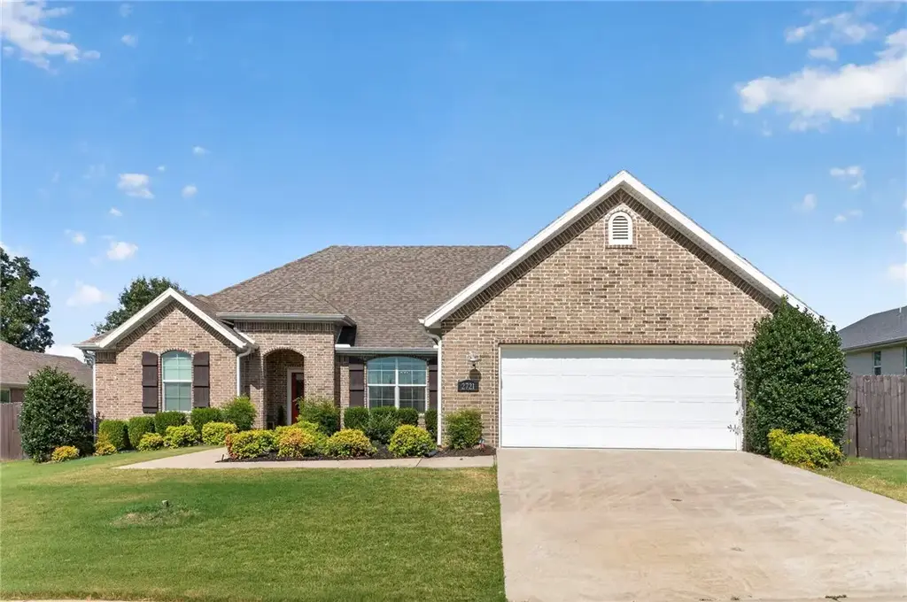 2721 N Grey Squirrel Drive, Fayetteville