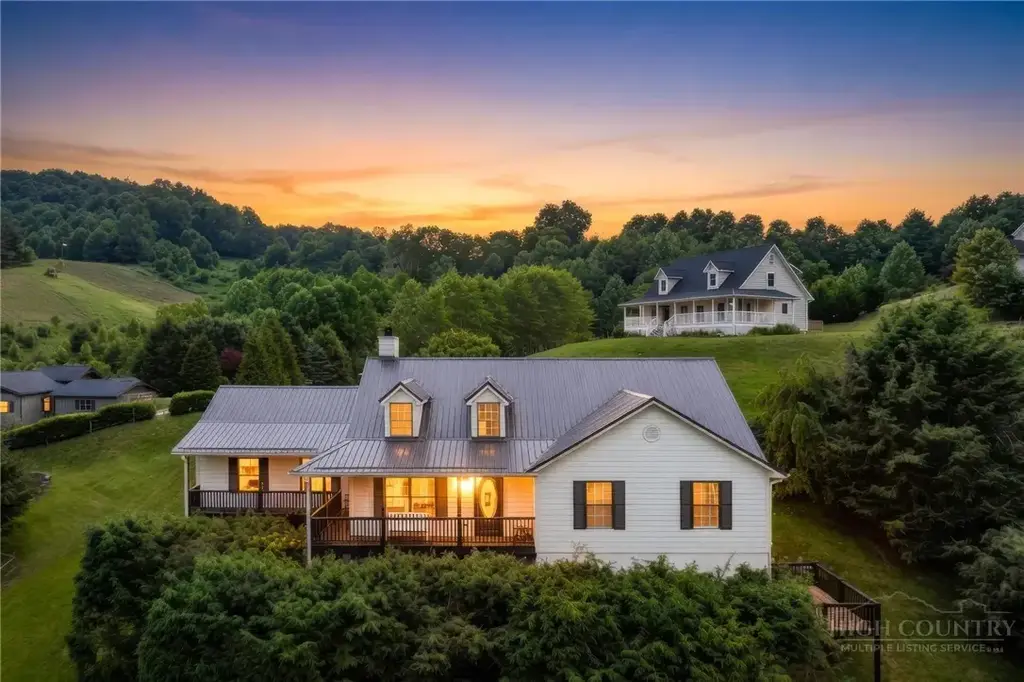 353 Woodbriar Drive, Sugar Grove