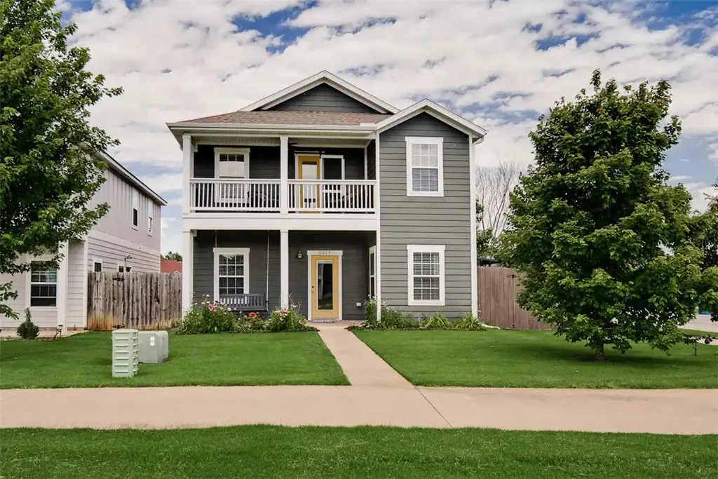 3917 Sw Peachwood Drive, Bentonville