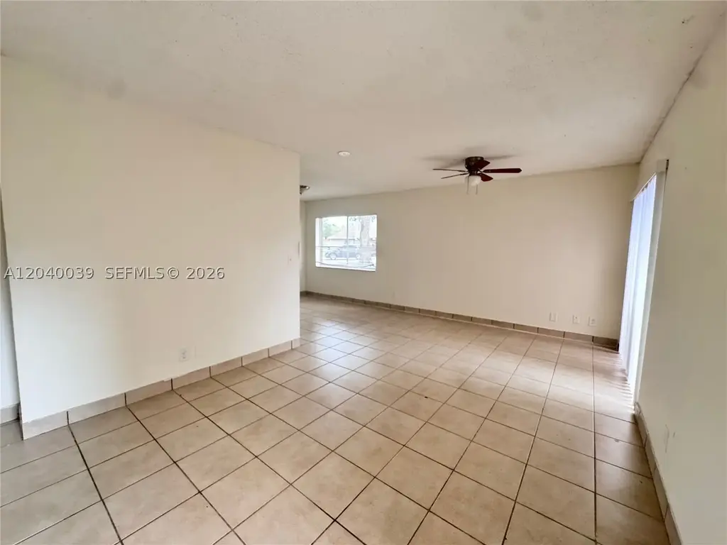 5944 Nw 21st St 51-c, Lauderhill