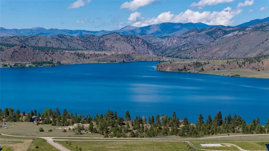 5334 Castles Road, Helena