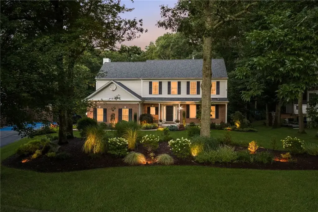 64 Fieldstone Ln, North Kingstown