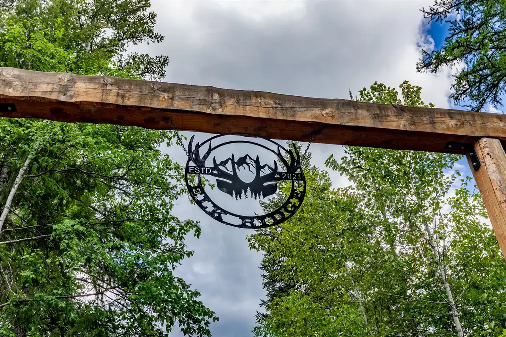 860 South Fork Road, Martin City