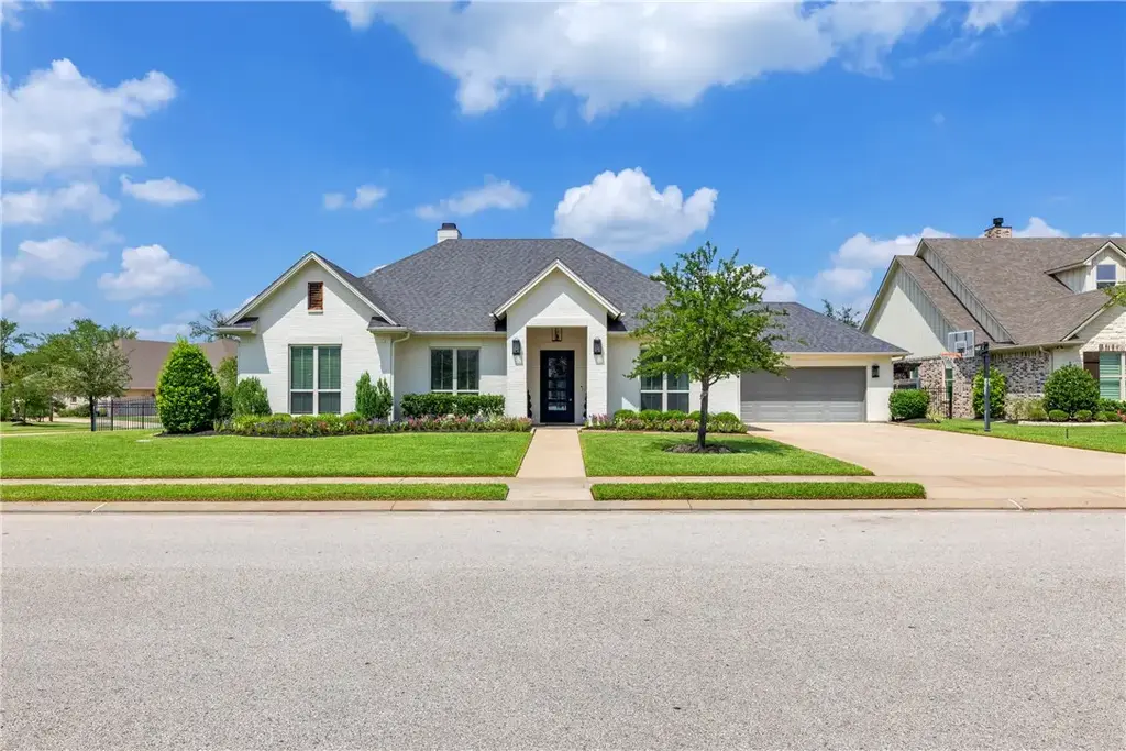 5201 Flint Hills Drive, College Station