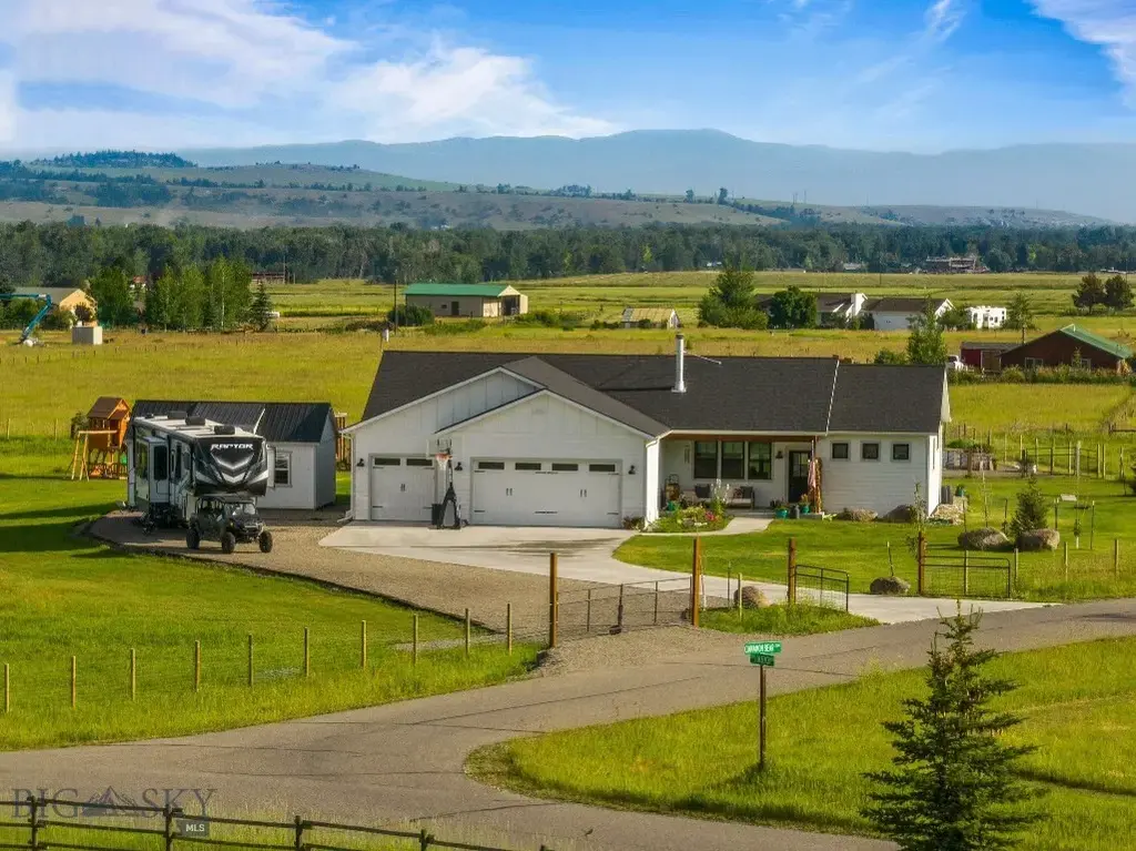 37 Cinnamon Bear Court, Gallatin Gateway