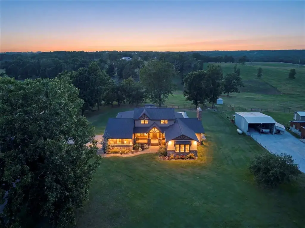 12265 S Pleasant Valley Road, Gentry