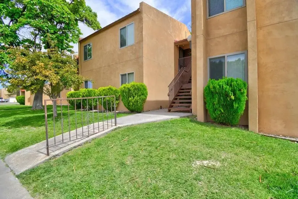 931 Country Club Drive Se J, Rio Rancho