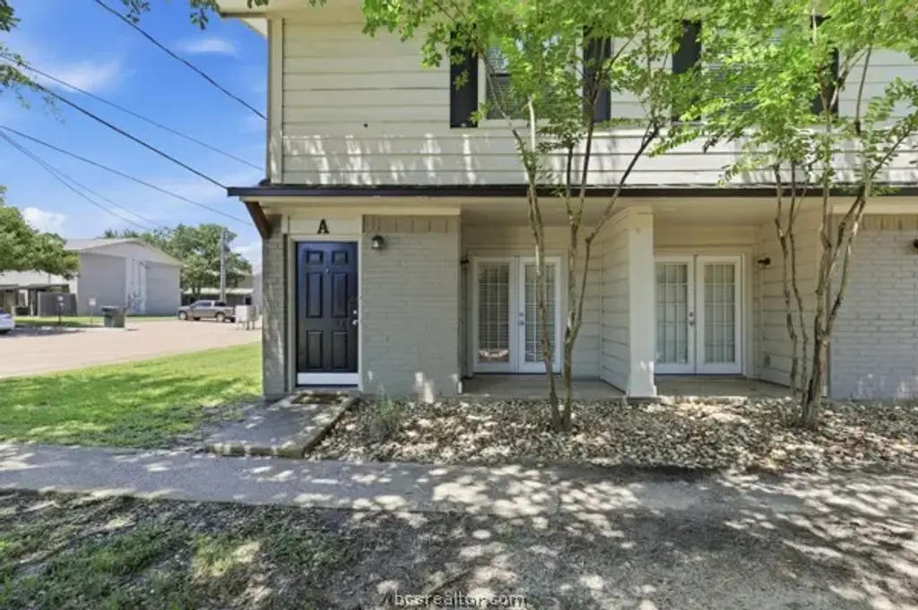 1403 Airline Drive A, College Station