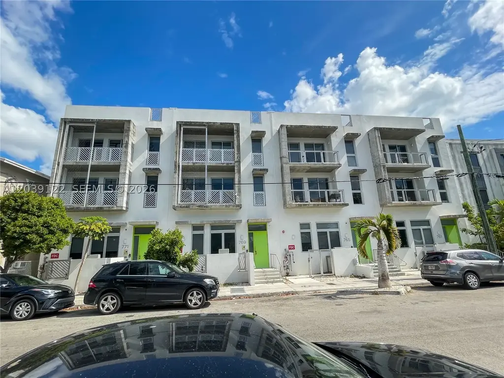 761 Nw 1st St, Miami