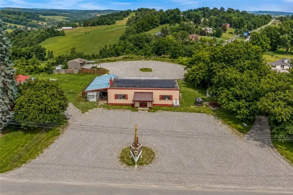 669 National Pike, South Strabane