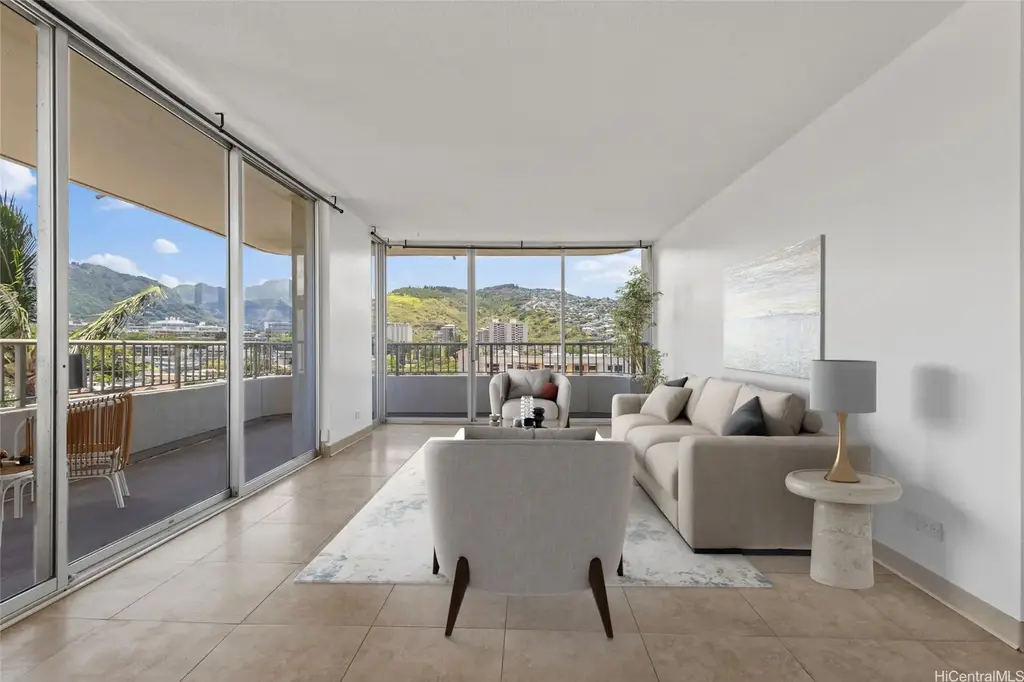 (unit #704) 2825 S King Street, Honolulu
