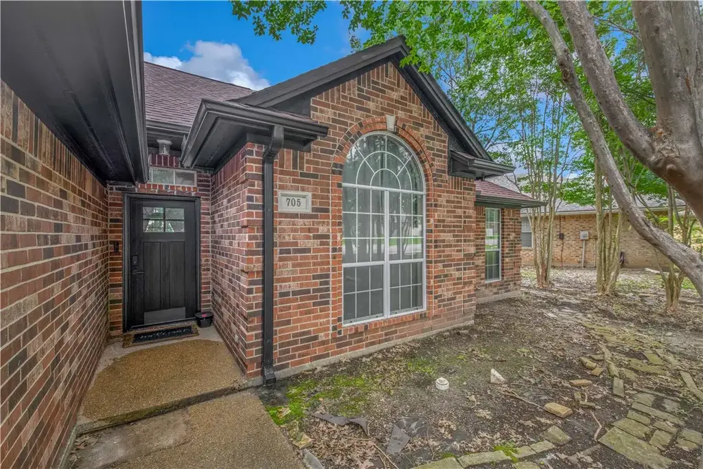 705 Summerglen Drive, College Station