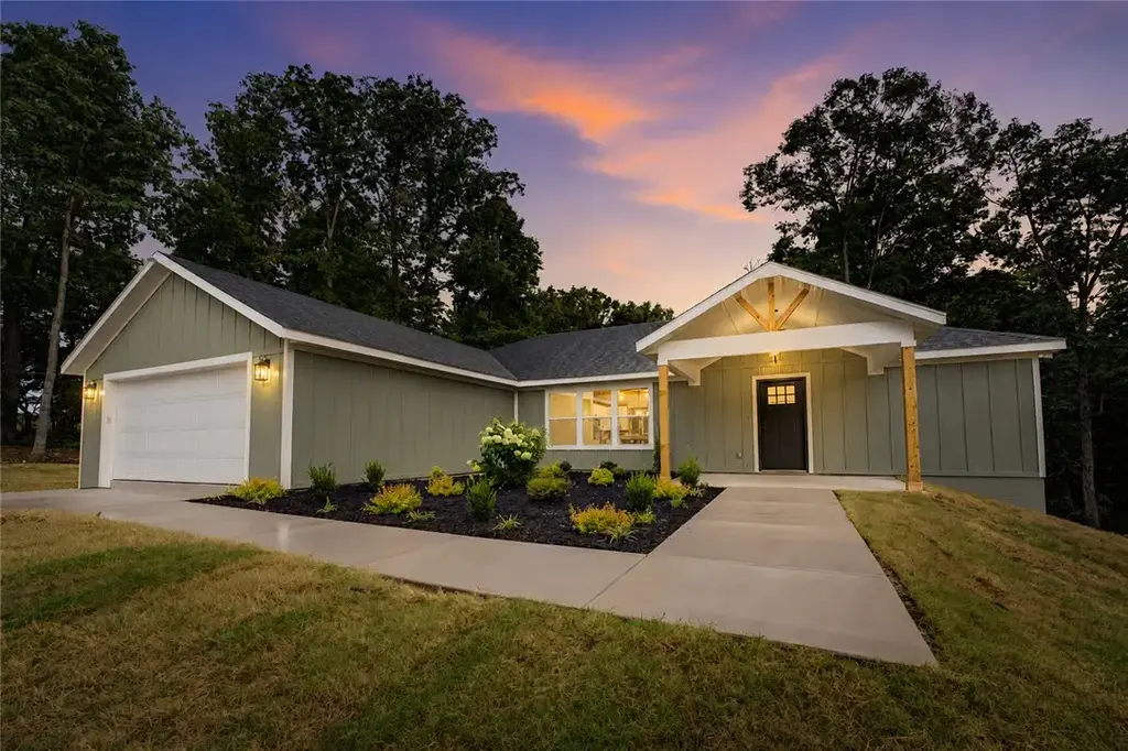 155 Madison 8323, Hindsville