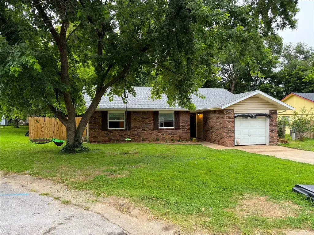1019 W School Street, Siloam Springs
