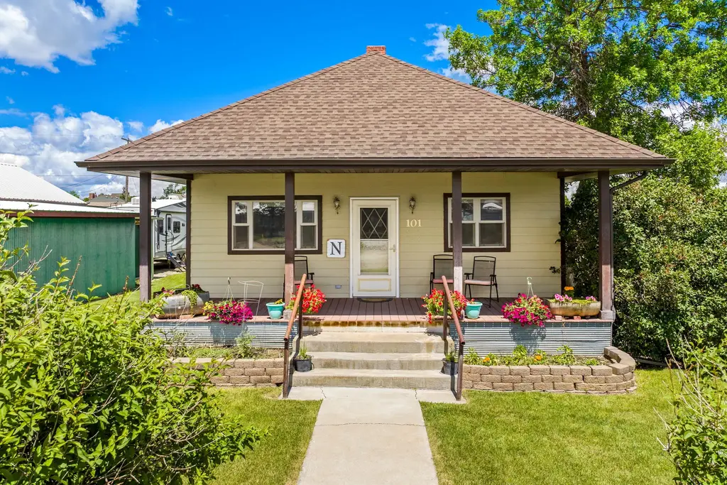 101 4th Avenue S, Stanford