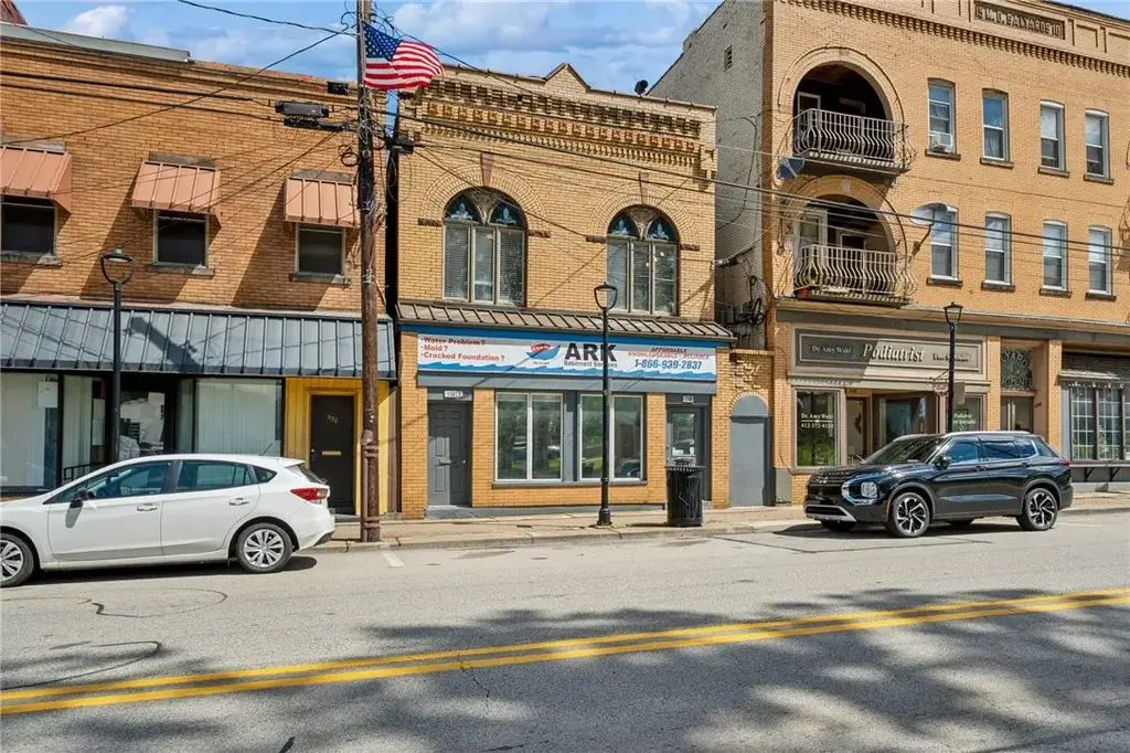 532 Broadway Boulevard , Pitcairn