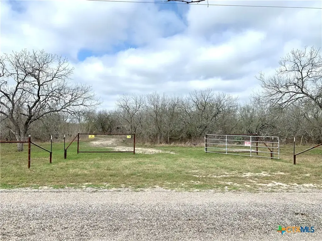 Pierce Road, Goliad