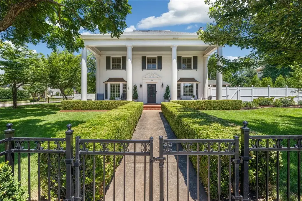 356 N Washington Avenue, Fayetteville