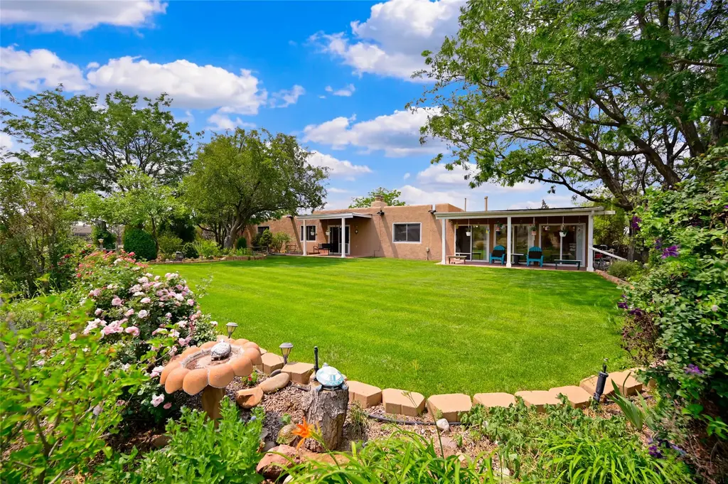 6309 Calle Zanate, Santa Fe