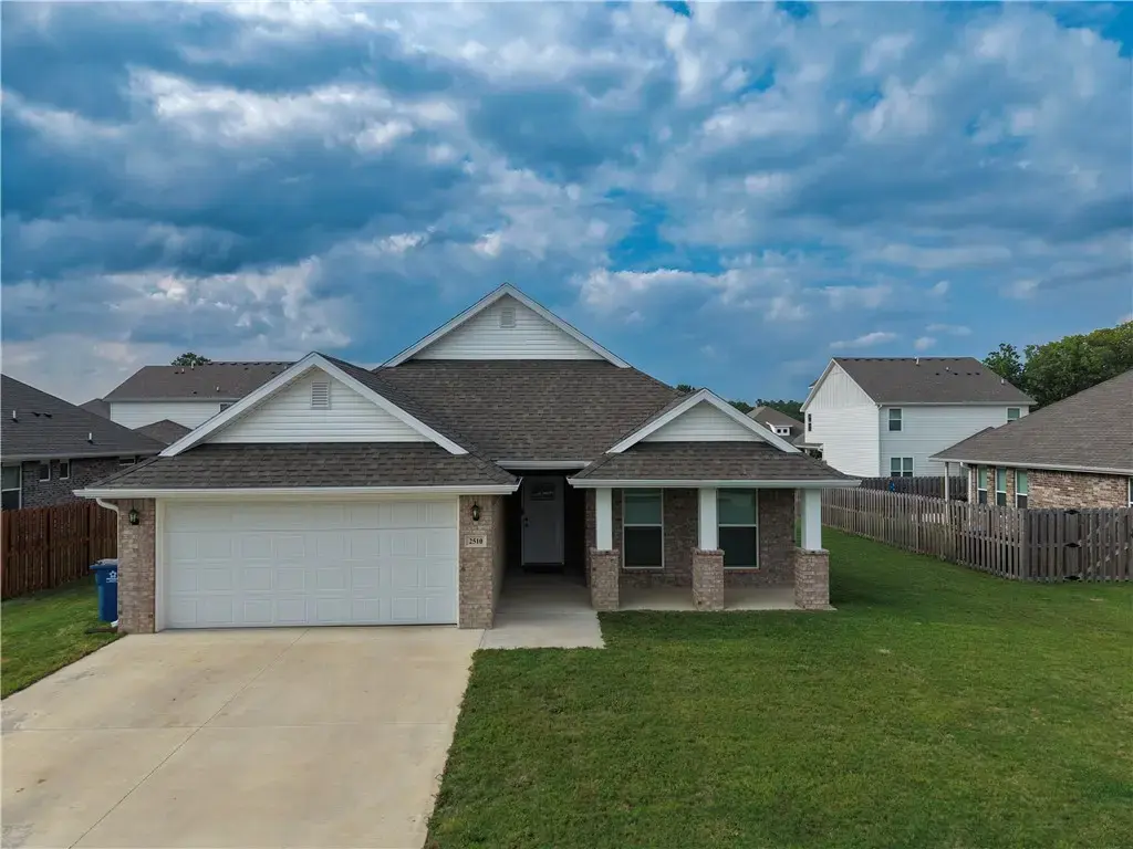 2510 Westbrook Loop, Pea Ridge