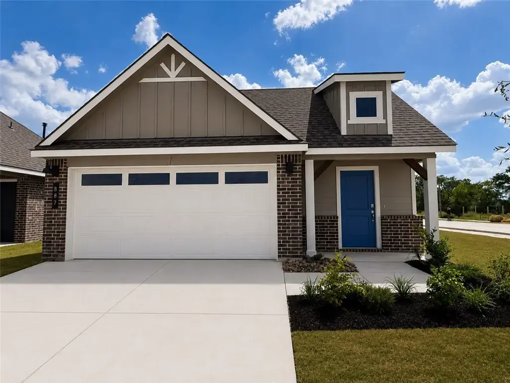 887 Lady Bird Lane, College Station