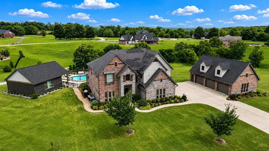 9787 Soaring Hawk Drive, Bentonville