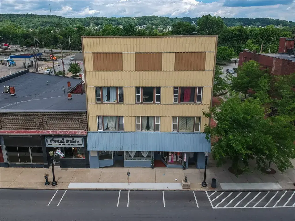 528 Lawrence Avenue , Ellwood City