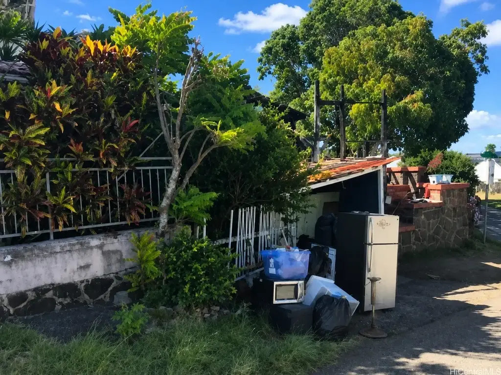 1627 Pohaku Street, Honolulu