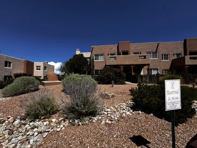 2210 Miguel Chavez # 518, Santa Fe